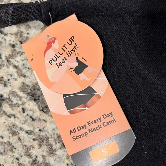 Shapermint NWT Scoup Neck Cami Essentials All Day Every Day Black Size Small - Picture 7 of 11